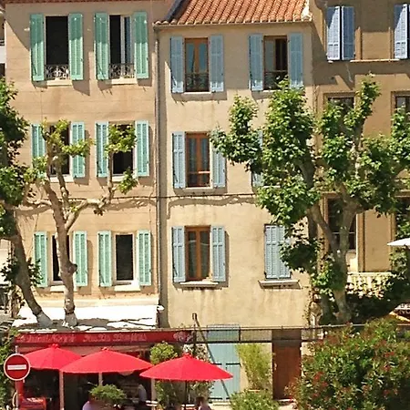 Accostage Vieux-port - & Parking En Option *